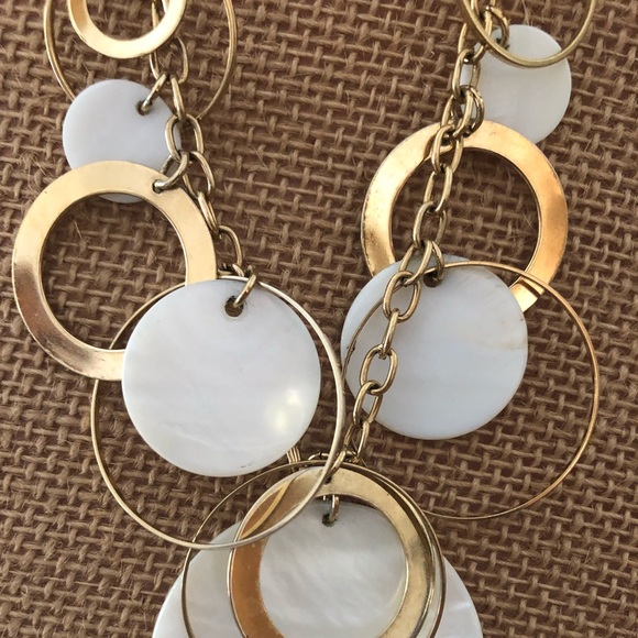 Vintage white and gold statement necklace - Picture 2 of 2